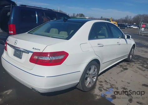 2011 Mercedes-Benz E 350 4Matic z USA, uszkodzony, nr VIN WDDHF8HB3BA411577
